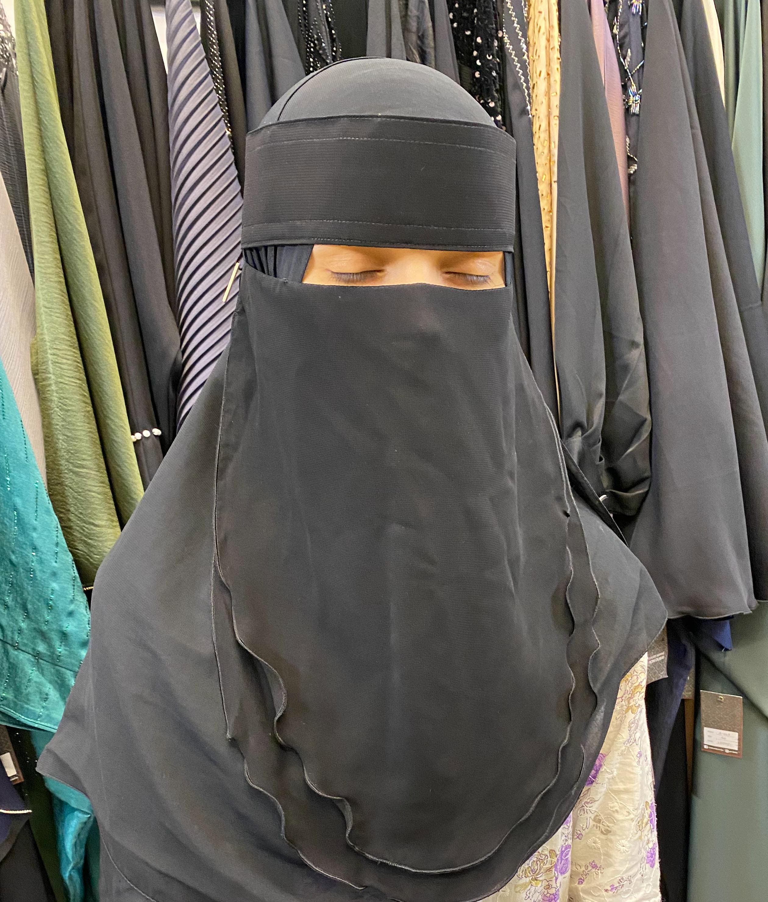 Double Frill Layer Plain Logo Naqaab