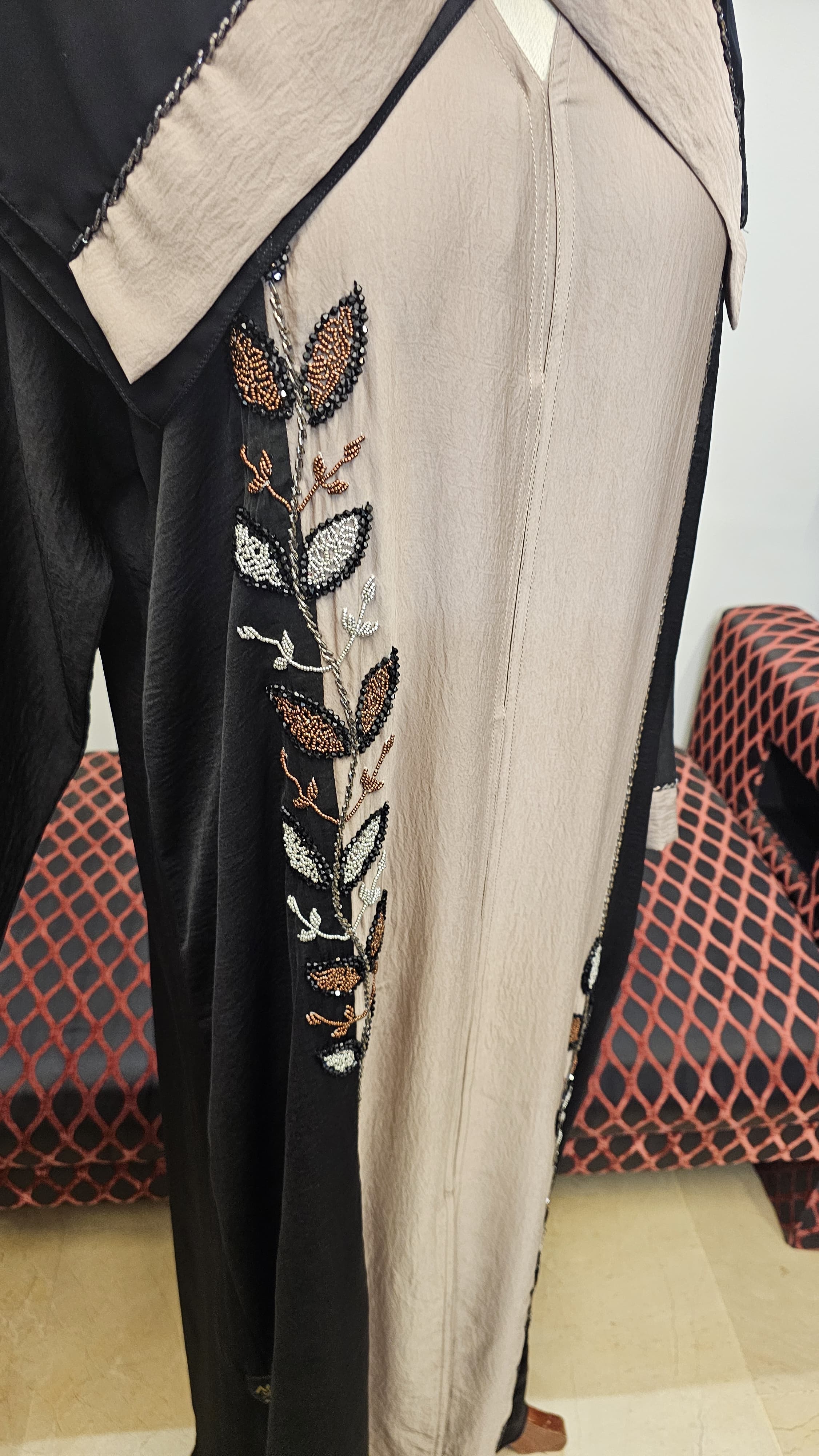 A1617 Hareer Maksoor Abaya